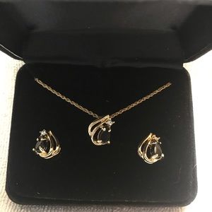 Gold tone black onyx and diamond chip 18” necklace and earrings